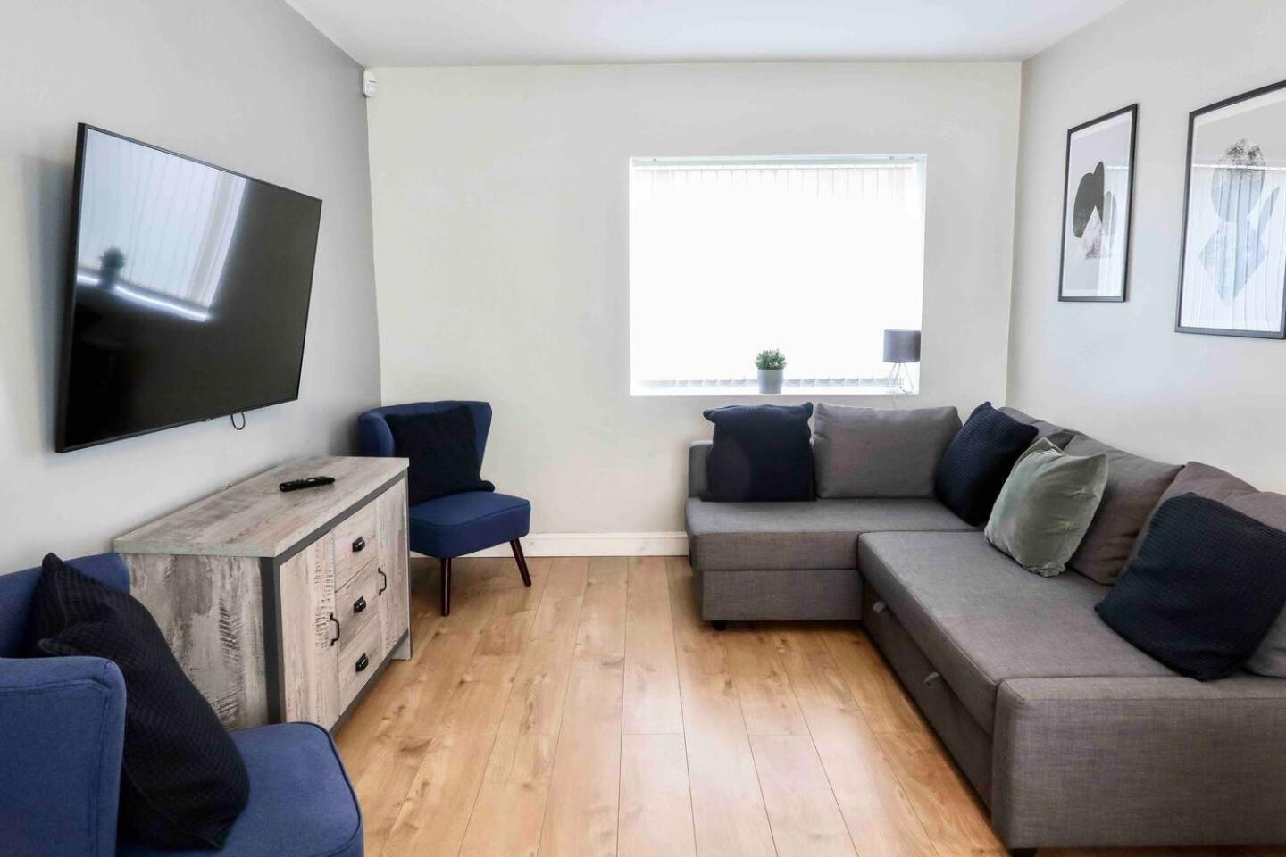 Comfortable And Convenient 3 Bedroom House With Parking Handsworth المظهر الخارجي الصورة